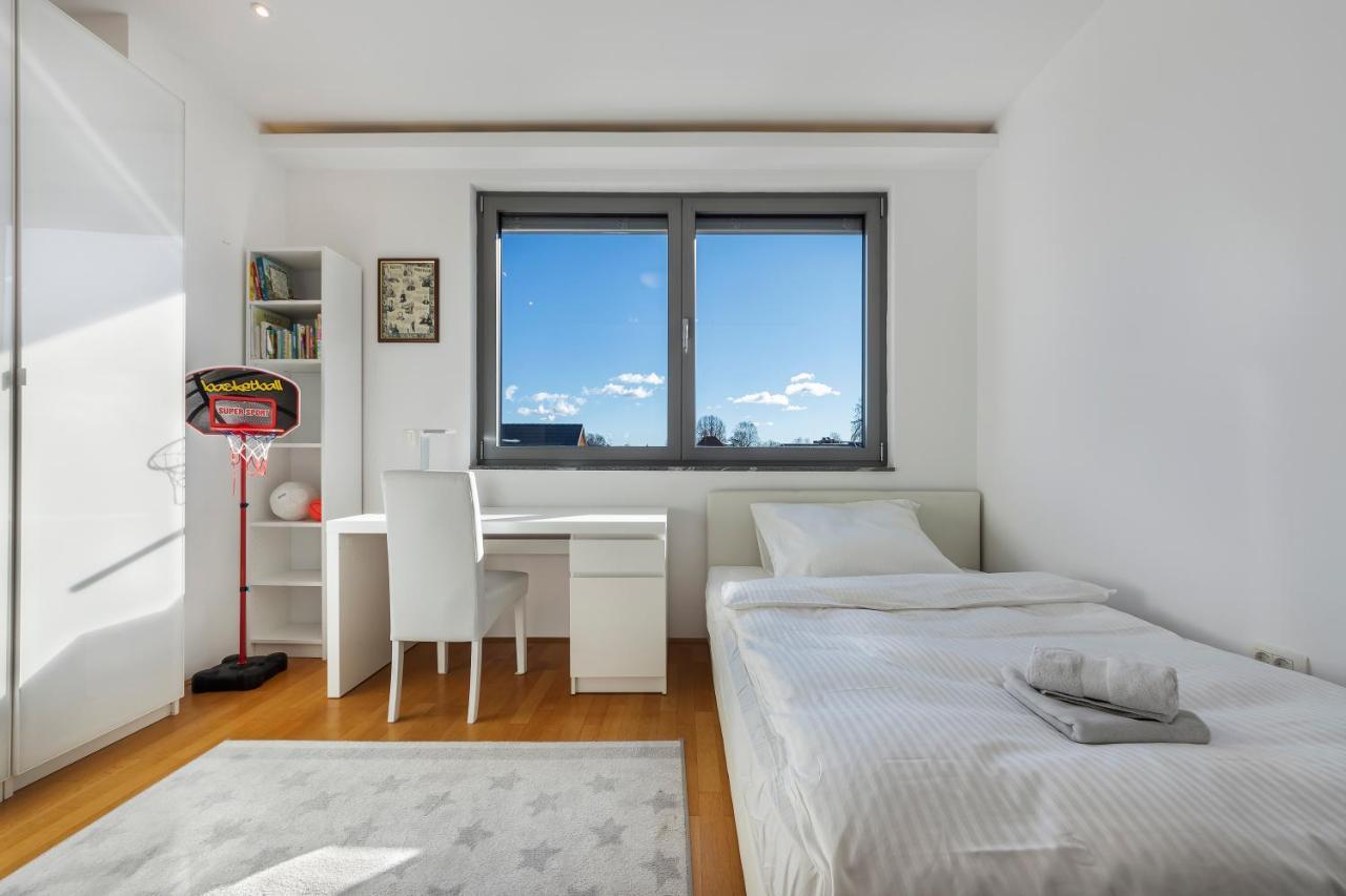 Contemporary Apartment With Rooftop Terrace In マリボル エクステリア 写真