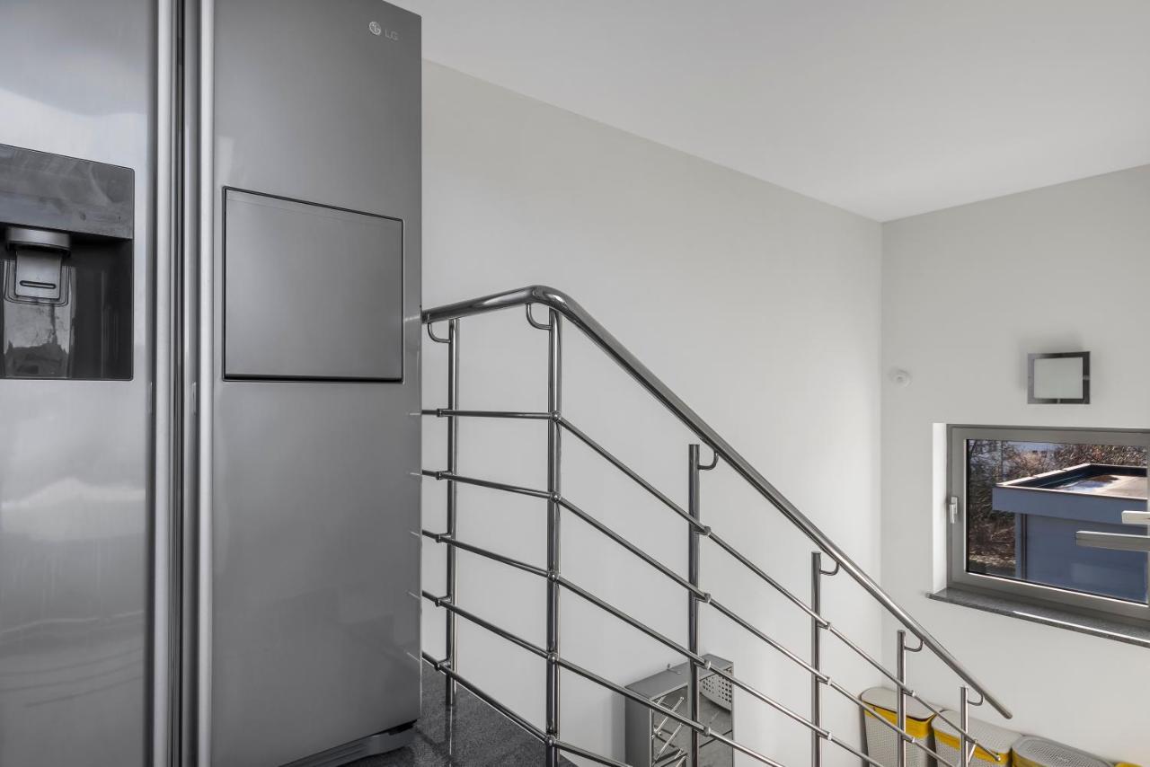 Contemporary Apartment With Rooftop Terrace In マリボル エクステリア 写真