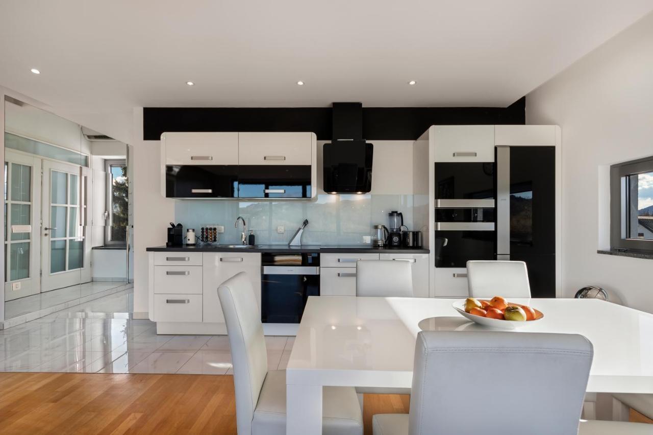 Contemporary Apartment With Rooftop Terrace In マリボル エクステリア 写真
