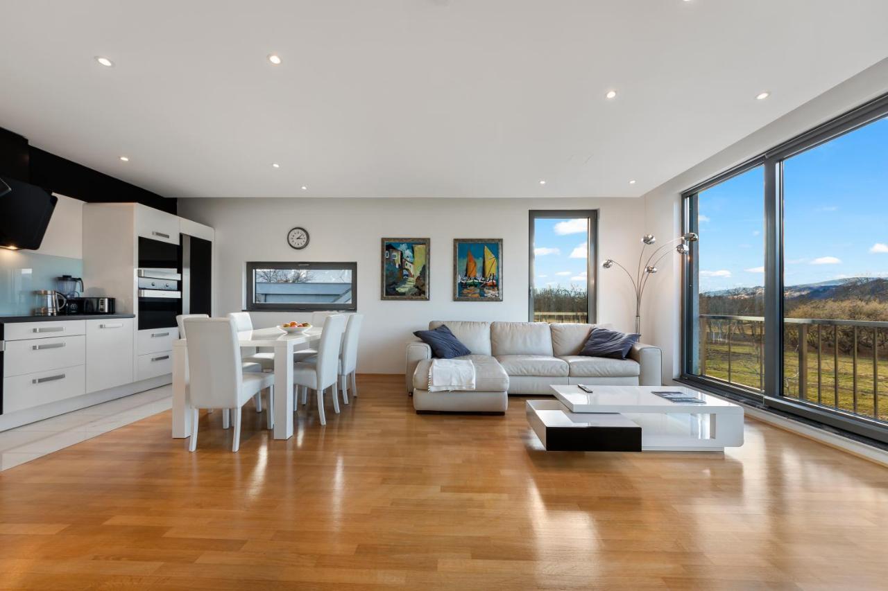 Contemporary Apartment With Rooftop Terrace In マリボル エクステリア 写真