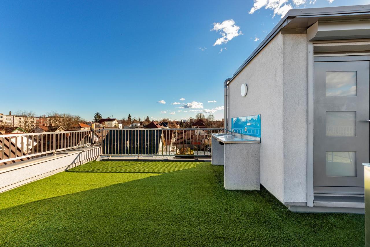 Contemporary Apartment With Rooftop Terrace In マリボル エクステリア 写真
