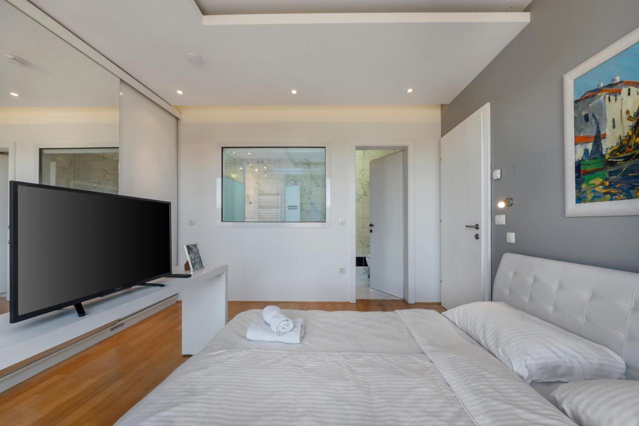 Contemporary Apartment With Rooftop Terrace In マリボル エクステリア 写真